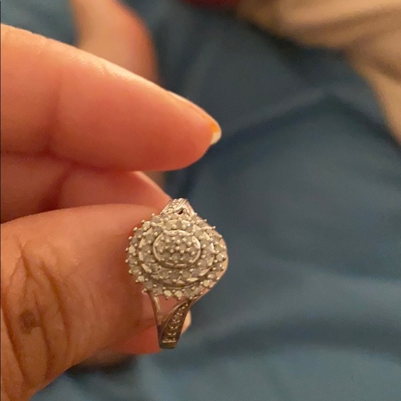 1/4 tw diamond oval ring - Picture 2 of 3